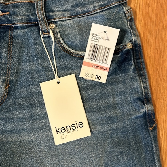 Kensie denim shorts’ new with tags. Size 10 - Picture 3 of 5